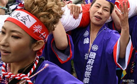 Women take part in Japans 1,250